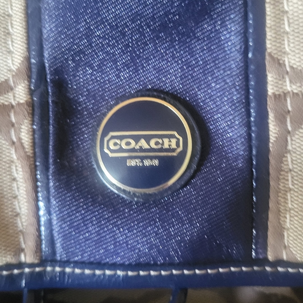 Coach Navy and Tan Signature Canvas Bag Detail - Picture 2 of 3